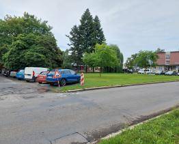 V Kroměříži vznikne nové parkoviště. Stání pro 22 vozidel budou hotová na podzim