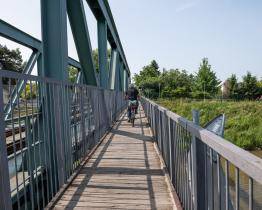 Kvůli rekonstrukci se uzavře lávka na železničním mostě na trati Kroměříž - Zborovice