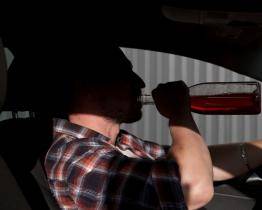 Manželé ze Vsetína se potkali na policejní služebně. Oba senioři řídili opilí