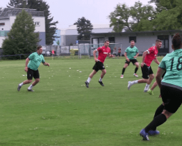 Hokejové a fotbalové hvězdy spojilo benefiční utkání