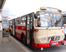 Nadšenci do historie dopravy se mohli svézt Karosami z 80. let