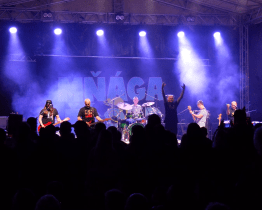 Předskokanem kapely Mňága a Žďorp byl Petr Kotvald