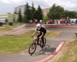 Závody ve Free time zóně Trávníky obohatila trialová exhibice