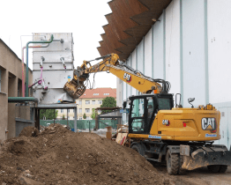 Začala demolice zimního stadionu