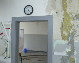 Otrokovice bleskově reagují na havarijní stav střechy ZŠ Mánesova