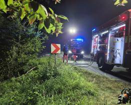 Řidič nezvládl ostrou zatáčku u Hvozdné. Nehodu nepřežil