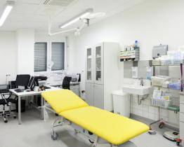 Tkáňové lepidlo místo klasického šití ran. Bezbolestnou variantu ocení hlavně děti