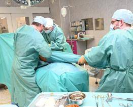 Ve valašskomeziříčské nemocnici používají při operacích kyčelního kloubu novinku