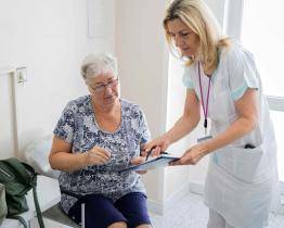 Krásné gesto! Pacientka darovala Baťově nemocnici 68 tisíc korun. Proč právě tolik?