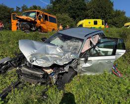 Vážná nehoda u Biskupic si vyžádala osm zraněných. Na místo letěl vrtulník