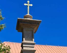 Restaurátoři se pustili do oprav soch před zlínskou zoo