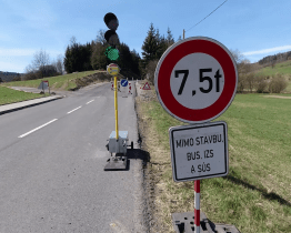 Objížďka pro nákladní dopravu u Hošťálkové měří desítky kilometrů