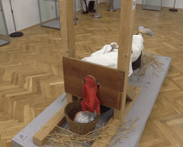 Expozici na zámečku vévodí gilotina v životní velikosti