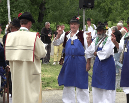 Tradiční Zarážání hory u Hotařské búdy přilákalo stovky milovníků vína