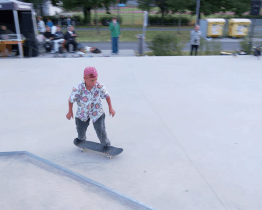 Ve skateparku se o víkendu konala soutěž i letní kino 