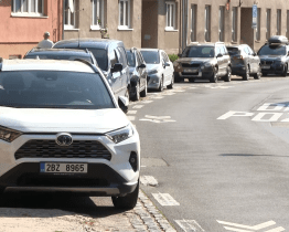 Parkovací karty se nově budou vydávat na konkrétní auta