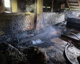 V Březnici hořel opuštěný dům. Příčinu vyšetřují hasiči i policie