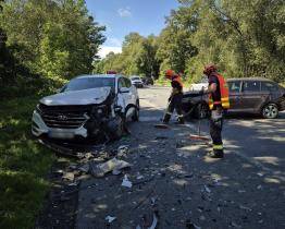 Perný čtvrtek hasičů i záchranářů. Bouralo se po celém regionu