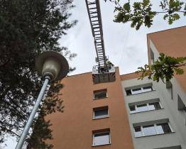 Správce domu zachránil bezmocnou seniorku ve Zlíně. Ležela tři dny na zemi