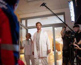 Vsetínskou nemocnici obsadili filmaři a známí herci