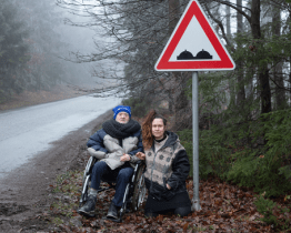 Krajská galerie ve Zlíně zahájí podzim výstavou umělkyň, které pečují o své blízké