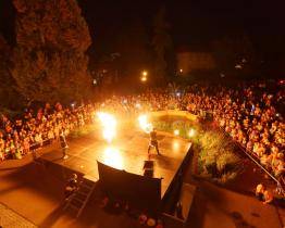 Tečku za létem udělá ve Zlíně Lampionový průvod. Jeho finále bude velkolepé