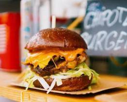 Food trucky přivezou na náměstí Míru kulinářské speciality z celého světa