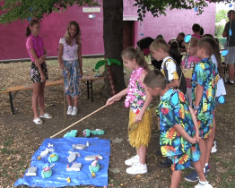 Děti se v Prušánkách rozloučily s prázdninami ve stylu Havaje 