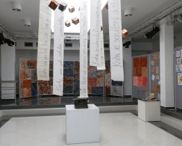 Výstava ZUŠ Ateliér Knihozem odhaluje tajemství krásných knih 