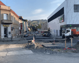 Uzavírka v centru Vsetína zkomplikuje příjezd k obchodní galerii