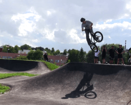 Nová pumptracková dráha ve Starém Městě vyhoví zkušeným i začínajícím cyklistům