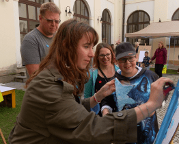 Děti ze ZŠ Šafaříkova opět malovaly v plenéru