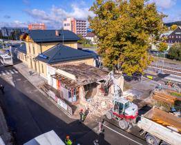 Ikonický bufet u vlakového nádraží v Rožnově šel k zemi