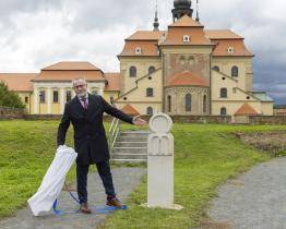 Na Velehradě vítá poutníky nový milníkový kámen Cyrilometodějské stezky