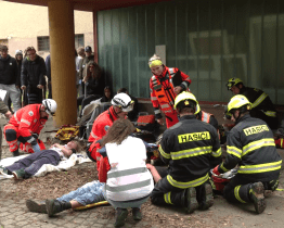 Záchranáři, hasiči a policisté čelili ve Zlínském kraji extrémním situacím