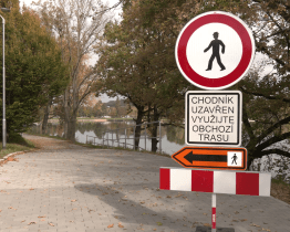 Rozšíření chodníku i zámková dlažba na Štěrkovišti budou již brzy hotové