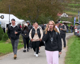 Na Burčákový pochod se letos vydalo na pětadvacet tisíc lidí