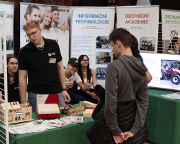 Na veletrhu se představilo sedmdesát středních škol