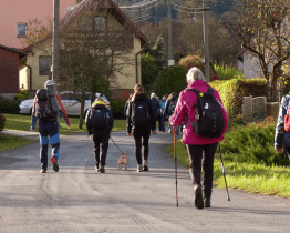 Klub českých turistů vyrazil s hejtmanem na vycházku na Klášťov