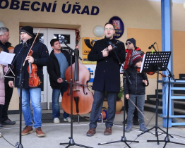 Lidé si na Štědrý den zazpívali koledy