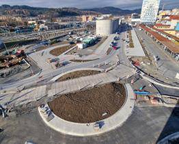 Nová okružní křižovatka zjednoduší přístup do Vsetínské nemocnice