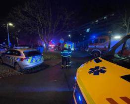 Požár v pátém patře bytového domu v Uherském Hradišti: evakuováno bylo 27 lidí, dva skončili v nemocnici