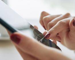 Mladá žena podvedla falešnými inzeráty desítky lidí. Přišla si na slušnou sumu