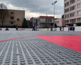 Hokejbalové hřiště ve Vsetíně má nový bezpečnější povrch