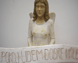 Radniční galerii zaplnily betlémy od pětice řezbářů