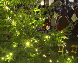 Něčičáci si zazpívali koledy na Vávrově mlýně