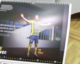 Fotbalisté vzdávají hold Baťovi unikátním kalendářem