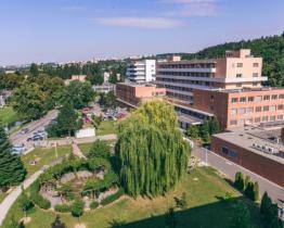 Stovky tisíc pacientů a přes milion ujetých kilometrů. Baťova nemocnice shrnula rok 2025 v číslech