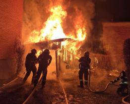 Hasiče ve Zlíně zaměstnal těsně před půlnocí požár kůlny