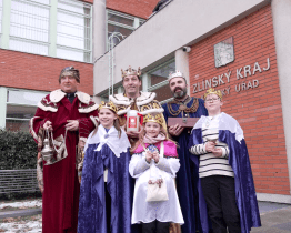 Tři králové zahájili svou pouť na krajském úřadě